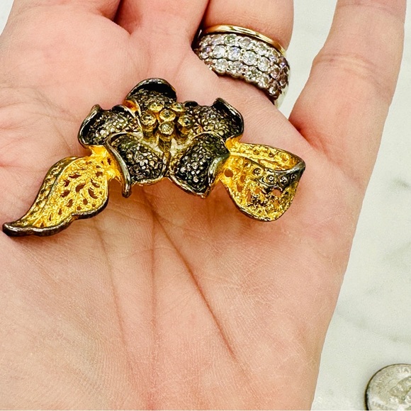 Flower Brooch Pin Gold Tone and Gunmetal Burnished Finish Ribbon Bow Romantic - Picture 3 of 9